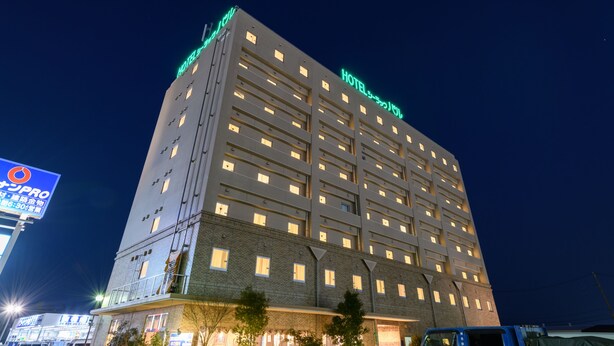 住宿正面 (夜晚)