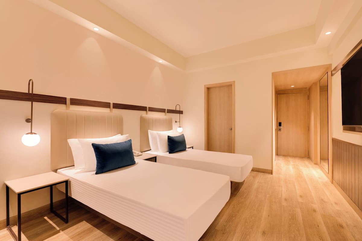 1 bedroom, premium bedding, minibar, in-room safe
