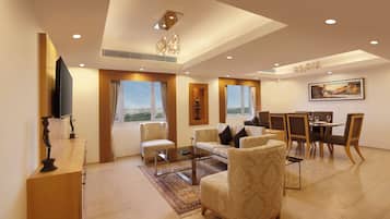 Presidentiële kamer | Woonruimte | Een 40-inch ledtelevisie met satellietzenders en televisie