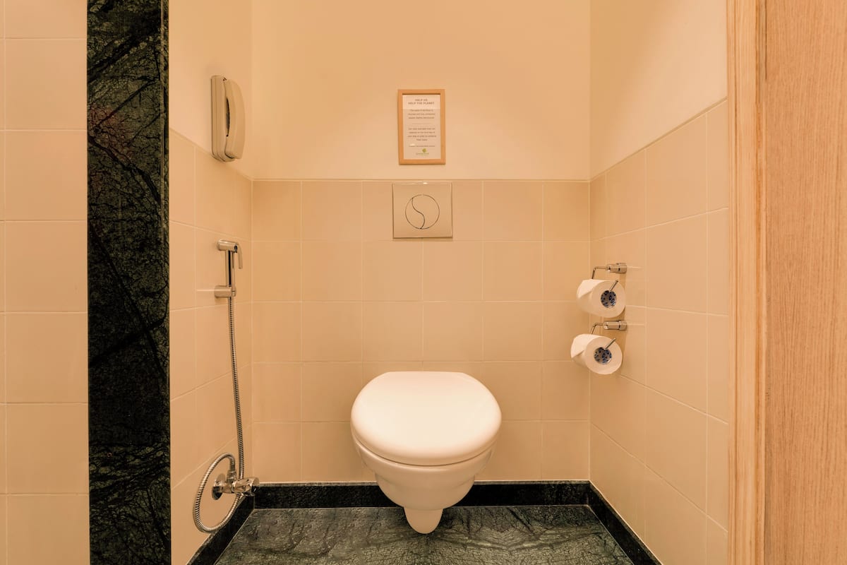 1 makuuhuone, ylelliset vuodevaatteet, minibaari, tallelokero huoneessa