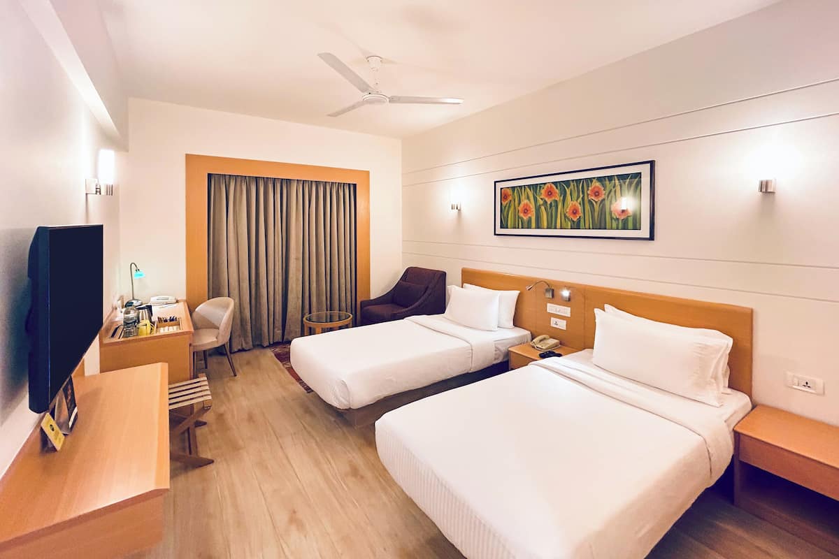 1 makuuhuone, ylelliset vuodevaatteet, minibaari, tallelokero huoneessa