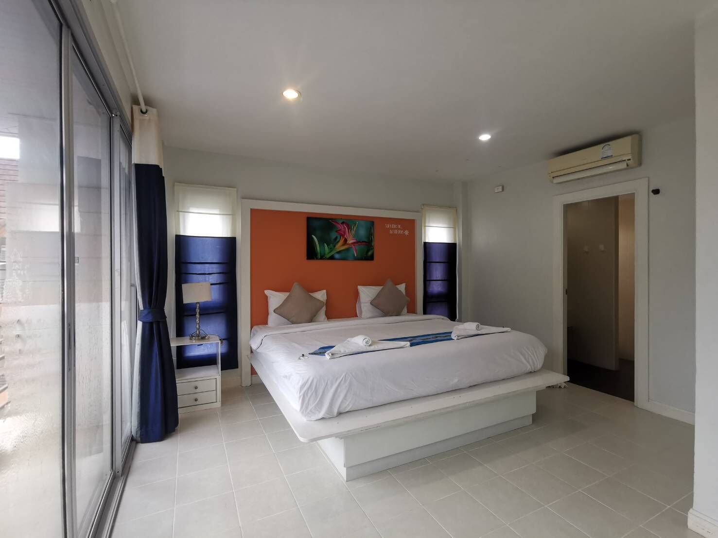 Deluxe Room | 1 bedroom, minibar, in-room safe, individually decorated