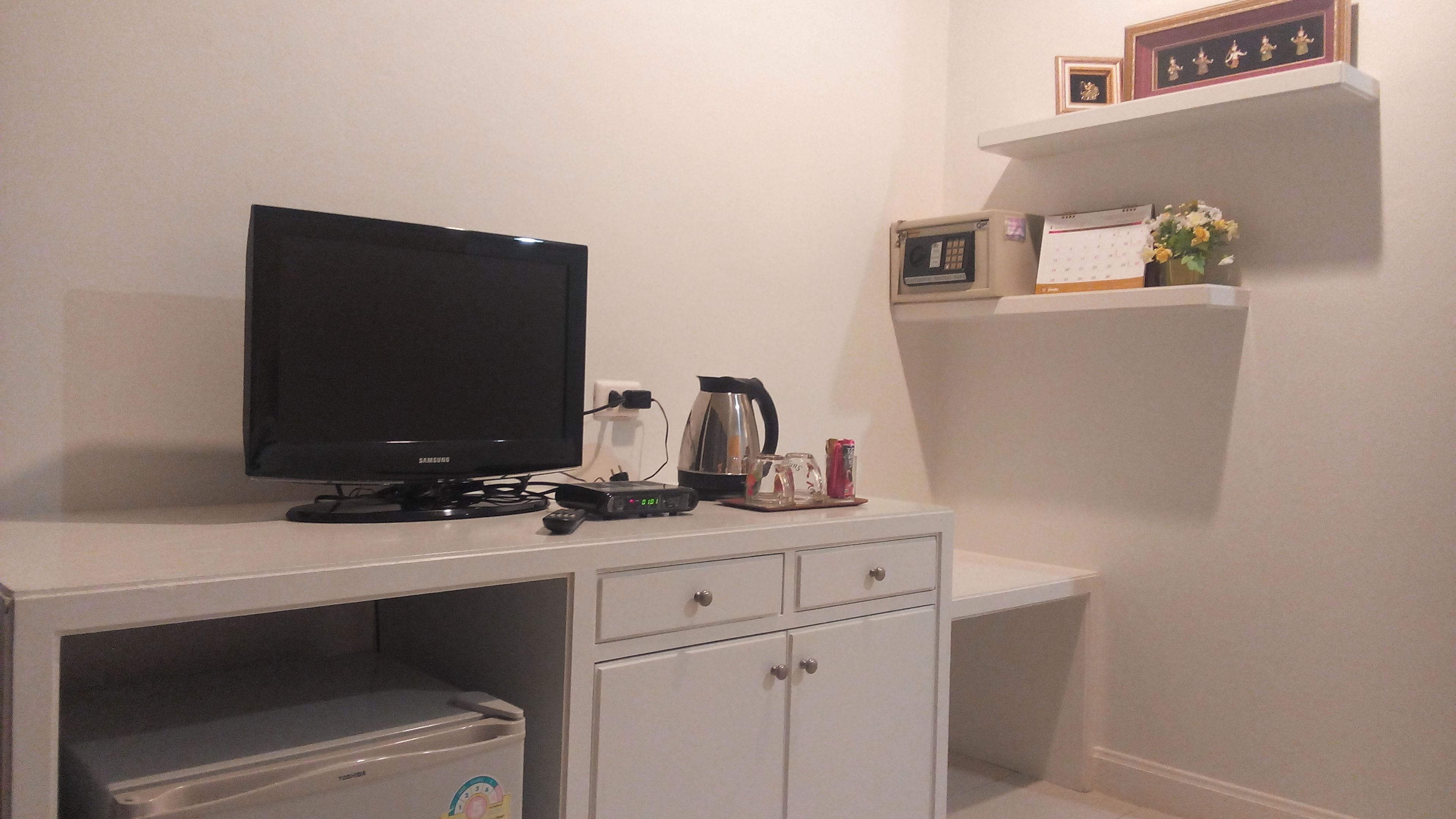 deluxe room | 1 bedroom, minibar, in-room safe, individually decorated