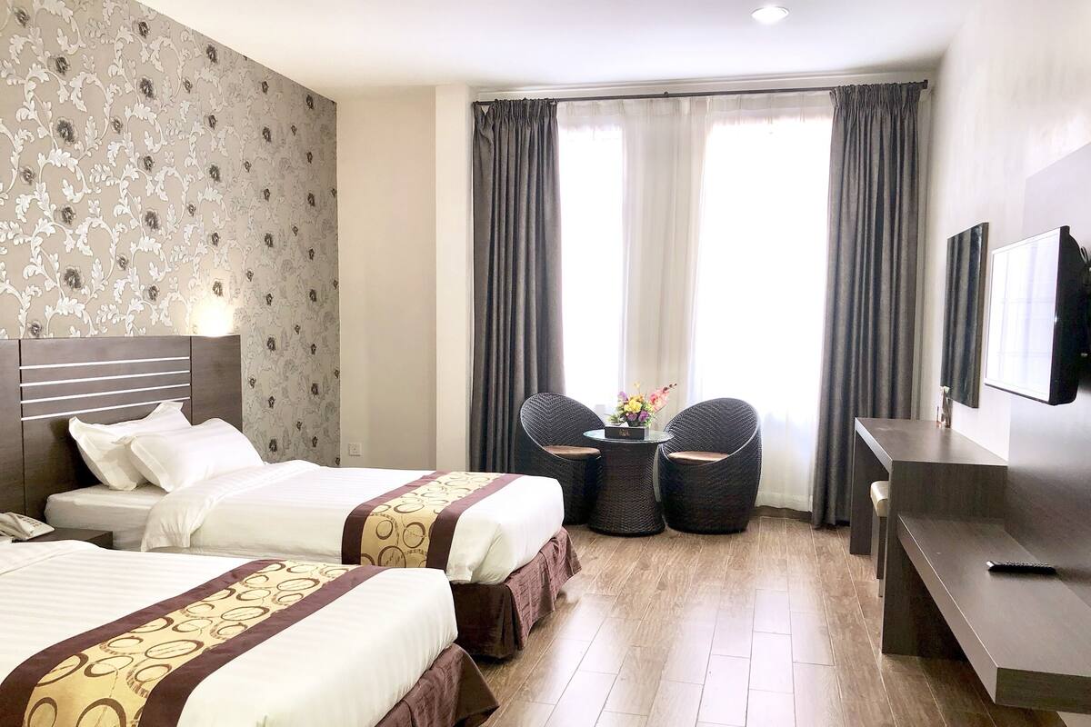 Deluxe Room, 2 Twin Beds | Select Comfort beds, in-room safe, soundproofing