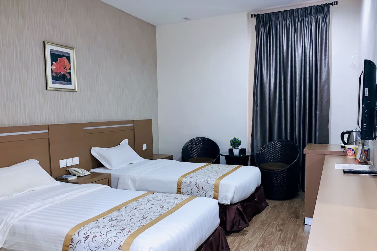 Superior Room, 2 Twin Beds | Select Comfort beds, in-room safe, soundproofing, rollaway beds