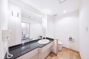 Bathroom | Combined shower/bathtub, free toiletries, slippers, electronic bidet - Hotel Le Botejour Nanba (Osaka)