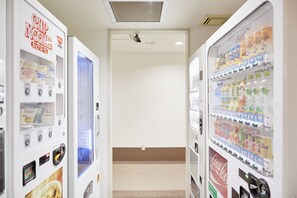 ตู้ขายสินค้าแบบหยอดเหรียญ