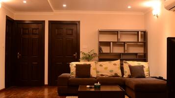 Apartemen Standar, 2 kamar tidur, dapur, pemandangan kota | Area keluarga | TV LED, Netflix, dan pemutar DVD