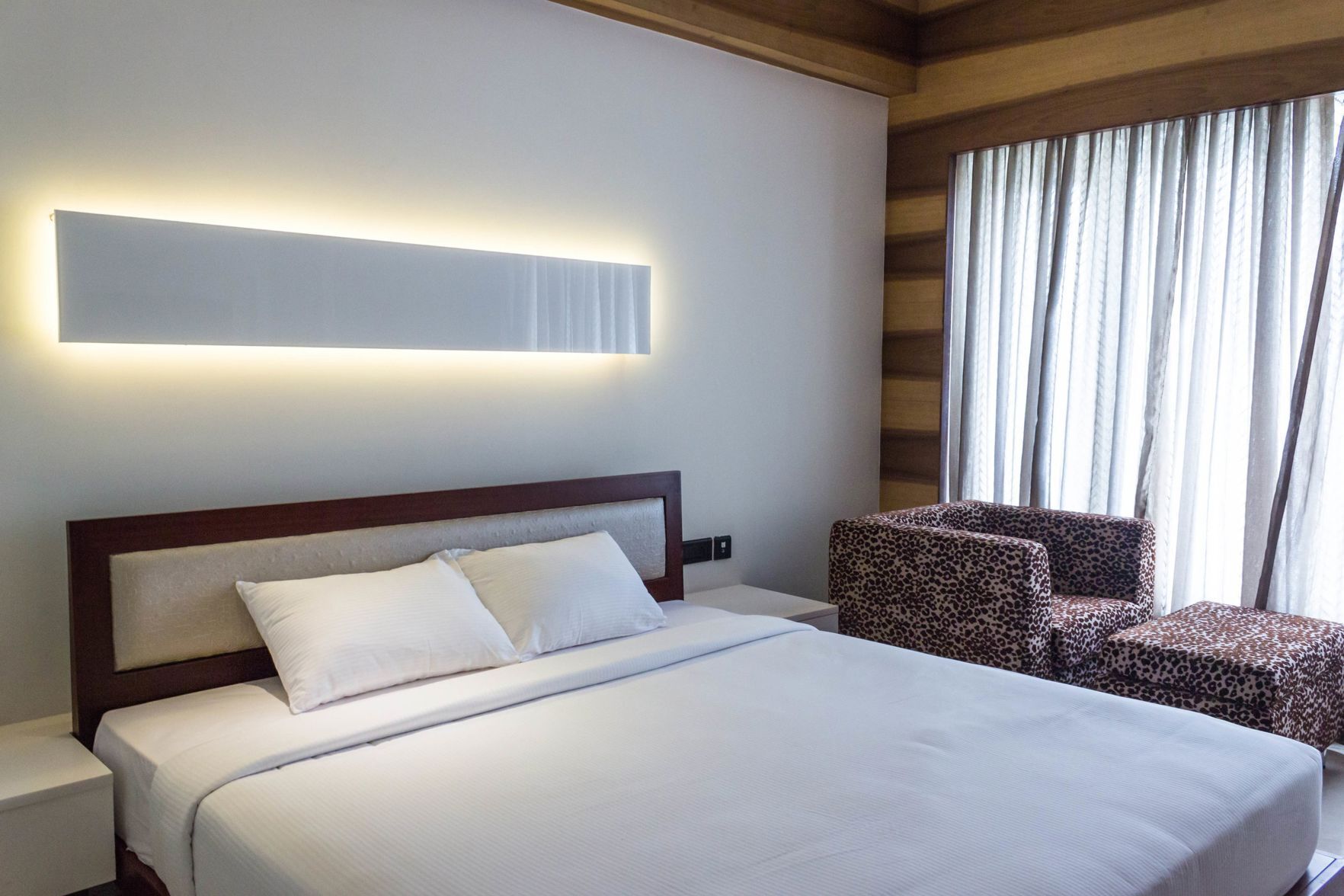 1 chambre, minibar, coffres-forts dans les chambres, bureau