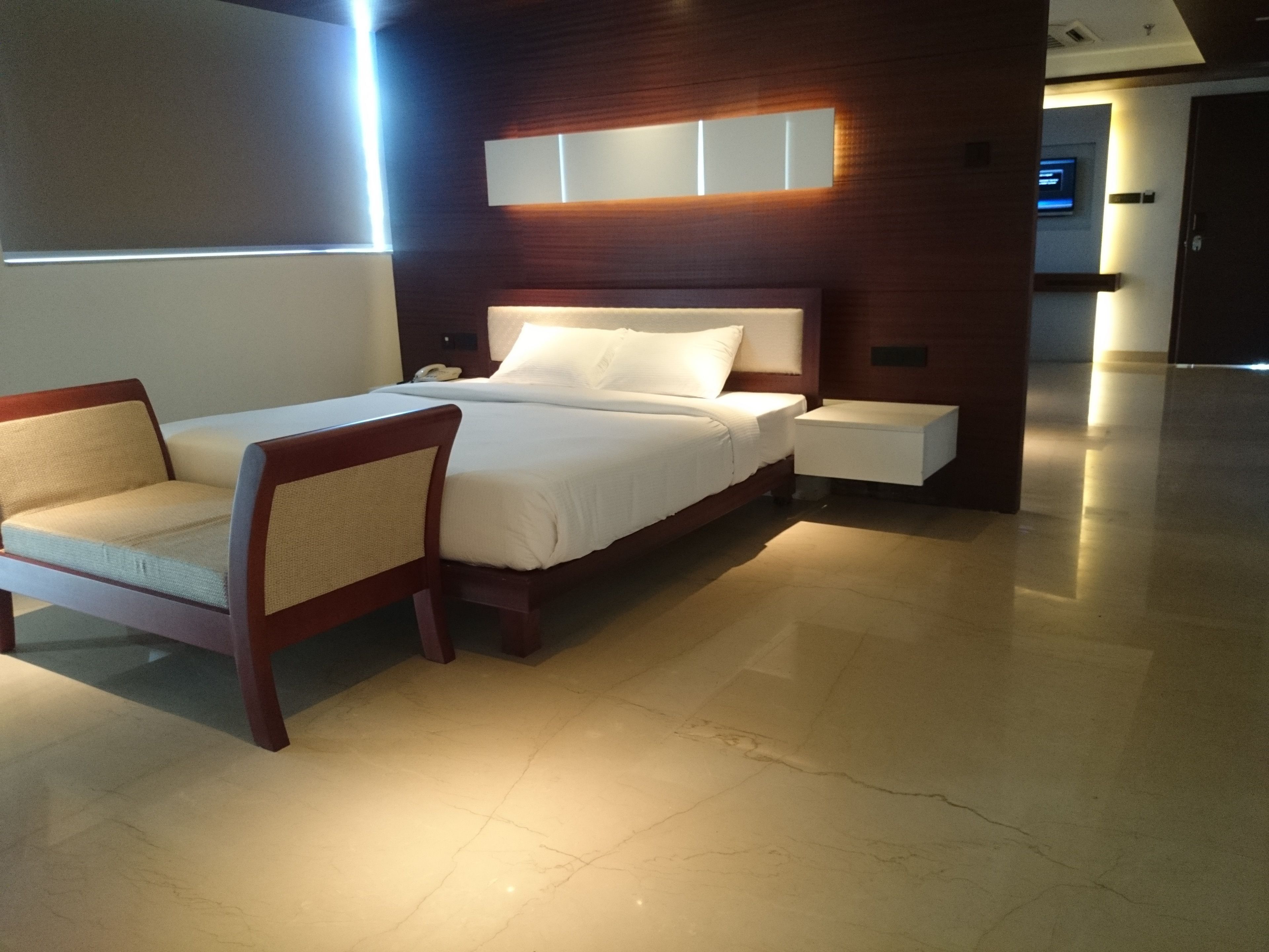 1 chambre, minibar, coffres-forts dans les chambres, bureau