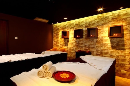 Un sauna, baño turco, tratamientos corporales, envolturas corporales