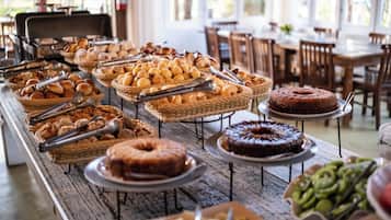Free daily buffet breakfast