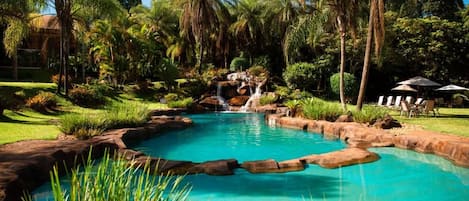 Indoor/outdoor pool