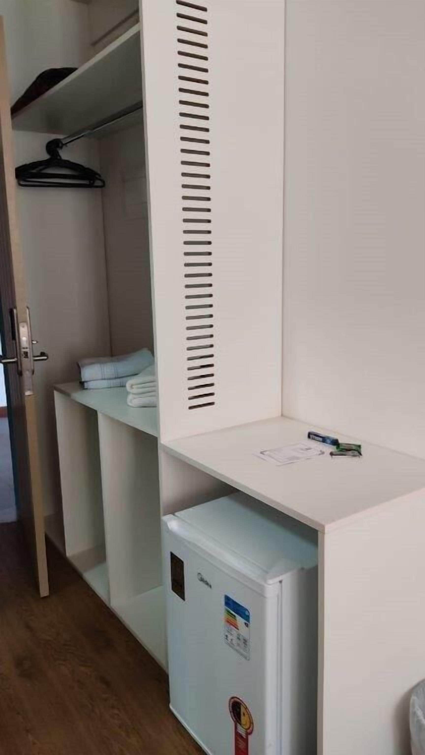 deluxe room | 1 bedroom, hypo-allergenic bedding, minibar, in-room safe