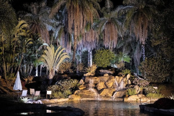 Se sirven desayunos, almuerzos y cenas (con vistas a la piscina)