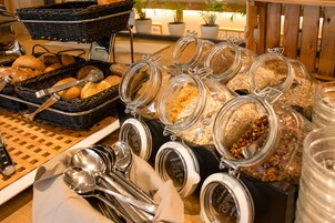 Breakfast, lunch, dinner served; local cuisine, alfresco dining 