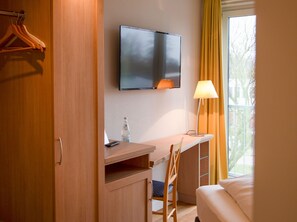 Enkeltrom – comfort | Allergitestet sengetøy, skrivebord, wi-fi (inkludert) og sengetøy