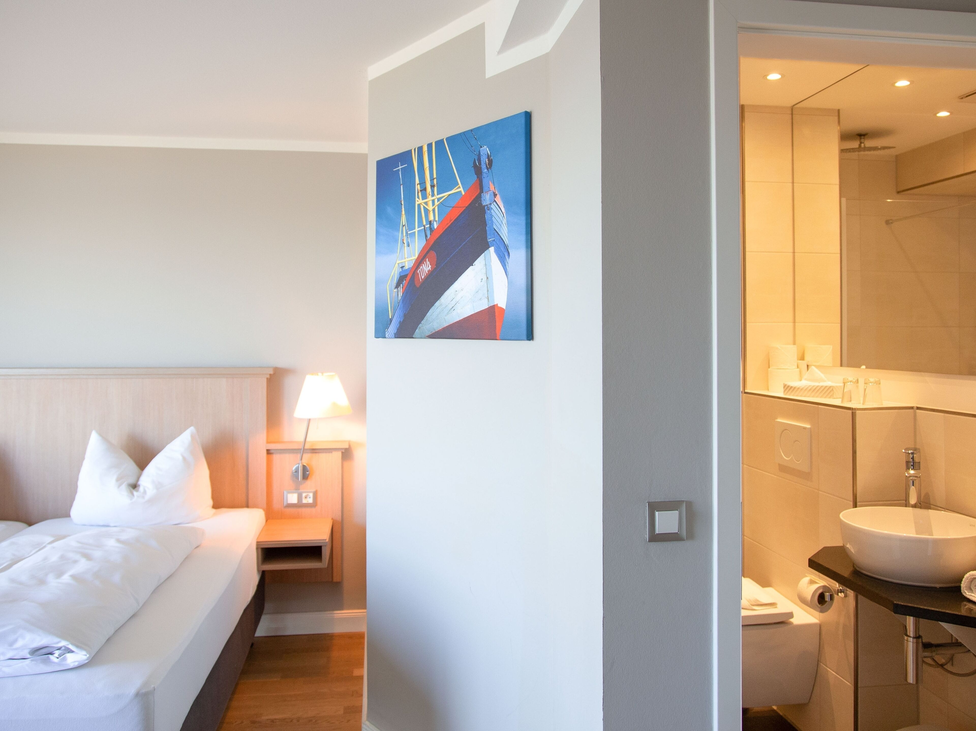 Habitación doble Confort (water side) | Ropa de cama hipoalergénica, escritorio, wifi gratis y ropa de cama 