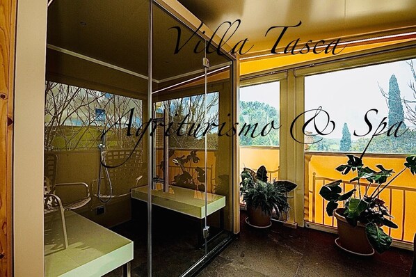 Behandlingsrom for par, badstue, boblebad, dampbad og tyrkisk bad/hamam