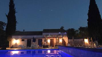 Quadruple Room | Minibar, in-room safe, desk, soundproofing