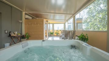 Salas de tratamientos para parejas, sauna, bañera de hidromasaje