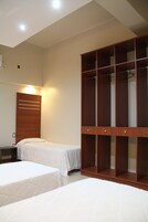 Ropa de cama de alta calidad, caja fuerte, wifi gratis y ropa de cama