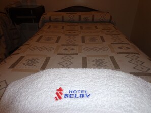 Premium bedding, in-room safe, free WiFi, bed sheets - Hotel Selby (San Juan)