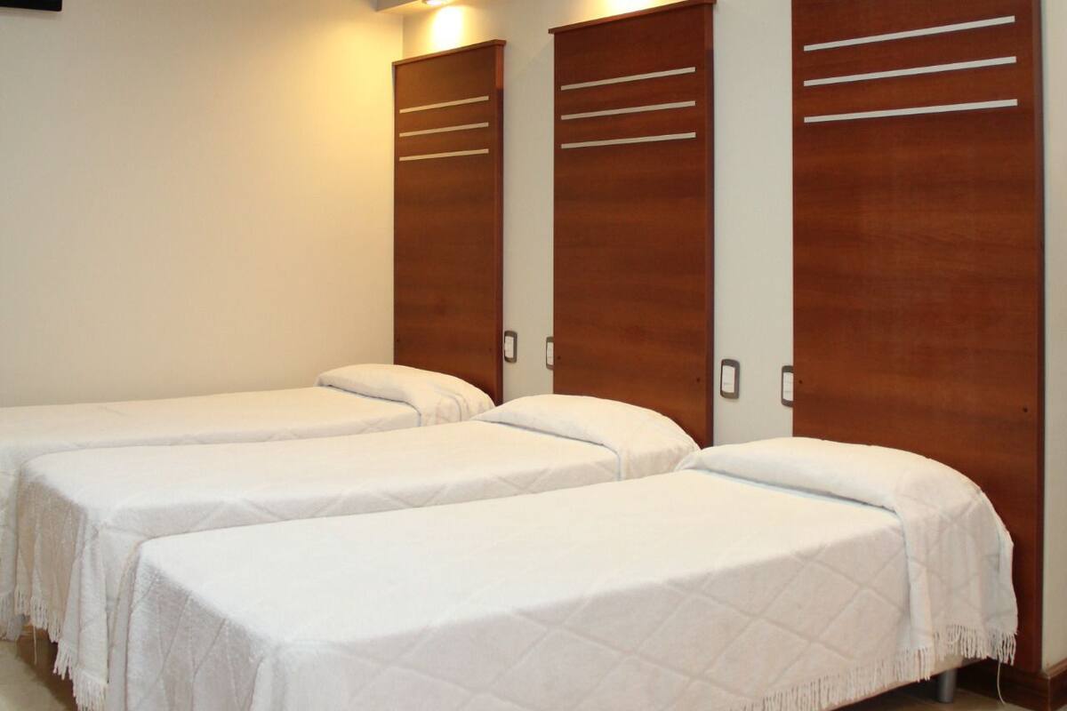 Premium bedding, in-room safe, WiFi (free), bed sheets
