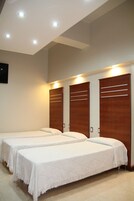 Ropa de cama de alta calidad, caja fuerte, wifi gratis y ropa de cama