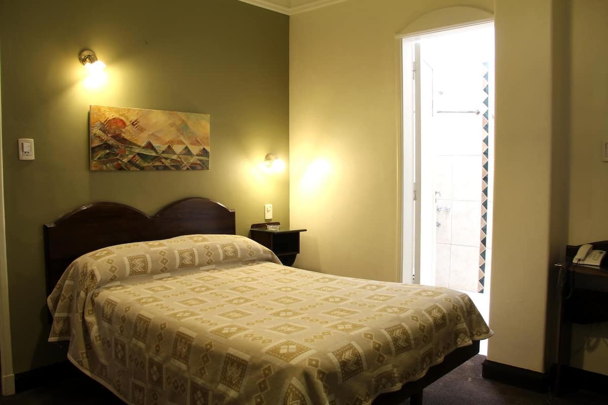 Premium bedding, in-room safe, free WiFi, bed sheets
