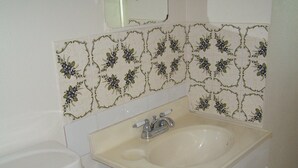 Bathroom - Round Rock Apartments on Sea (Silver Sands)