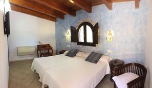 Dobbeltrom | Individuelt dekorert, skrivebord, wi-fi (inkludert) og sengetøy