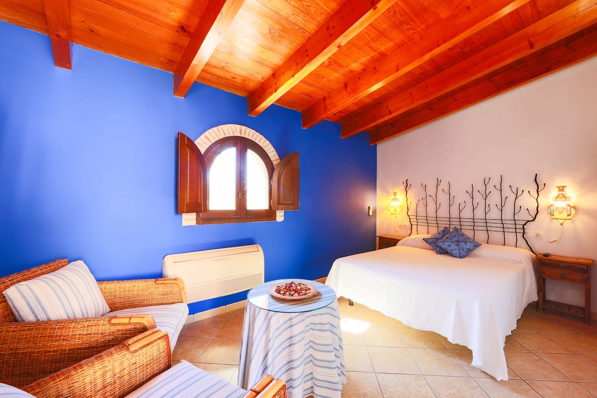 Quarto casal | Escrivaninha, Wi-Fi de cortesia, individualmente decorados