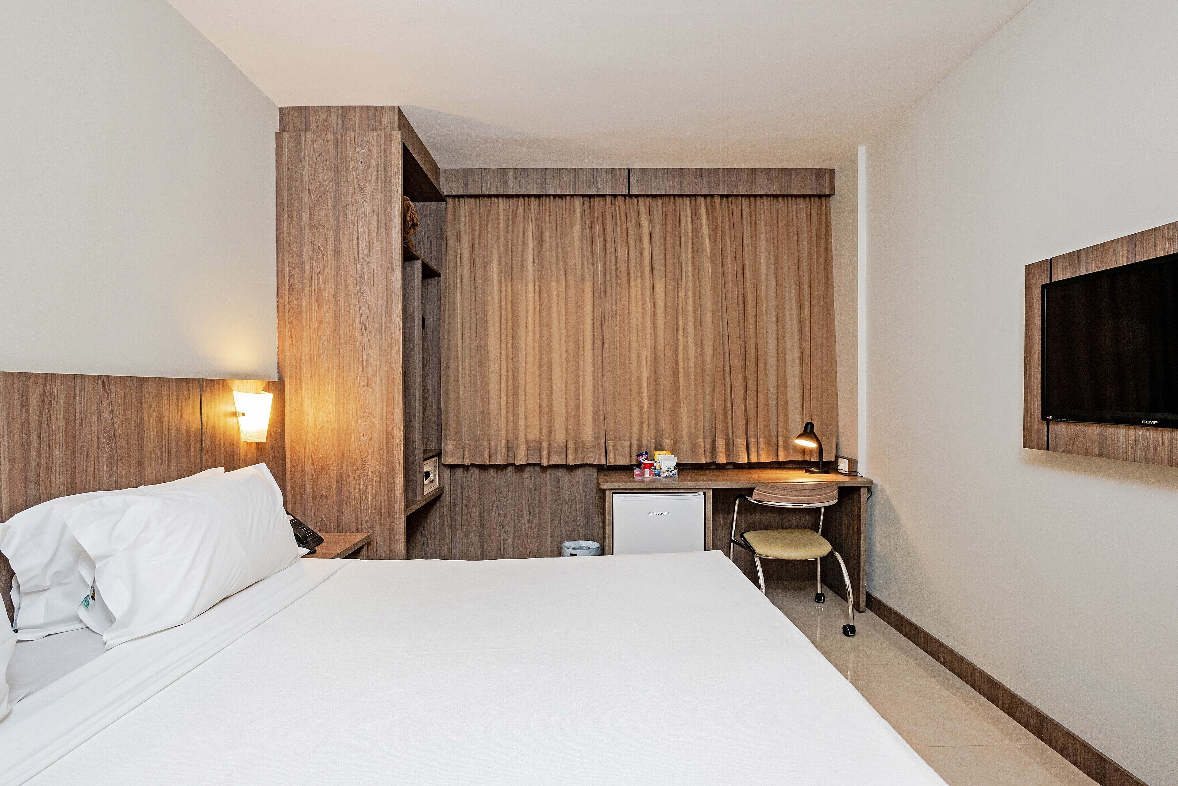 standard casal | minibar, in-room safe, desk, blackout curtains