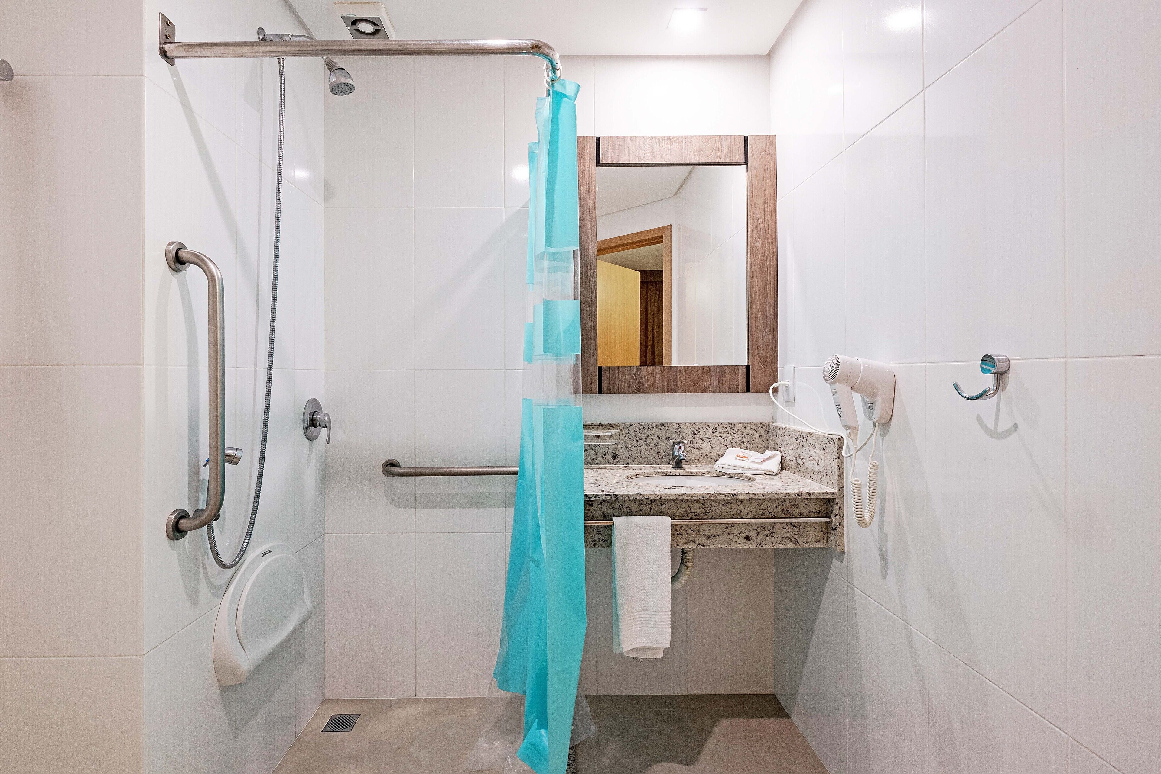 standard room, accessible | bathroom | shower, free toiletries, hair dryer, towels
