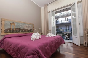 Habitación doble Deluxe, balcón | Ropa de cama de alta calidad y camas con pillow-top 