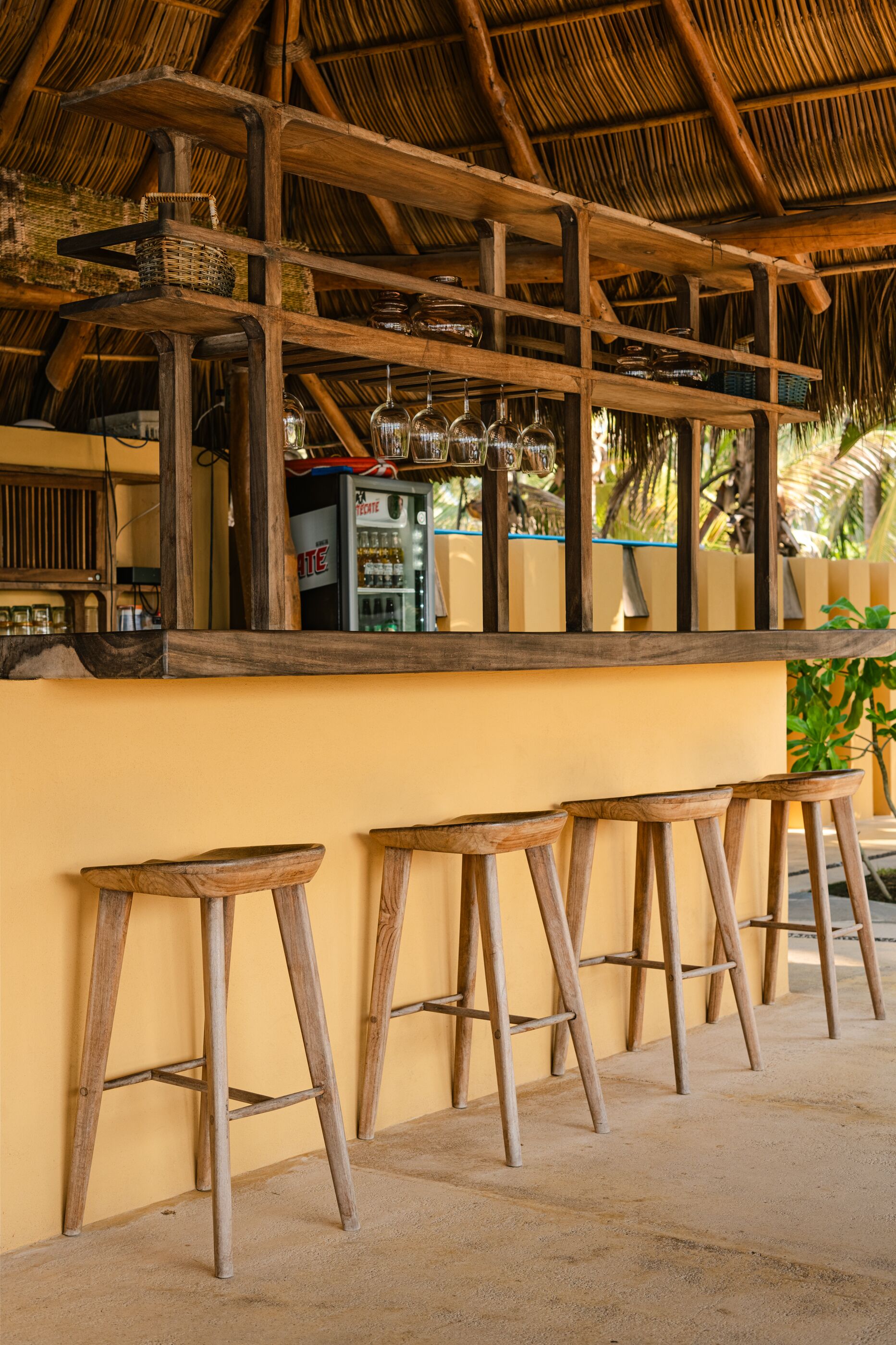 Bar (trong khuôn viên)