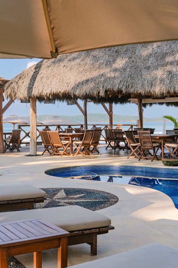 Außenpool, Liegestühle