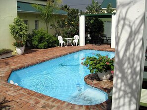 Außenpool, Liegestühle