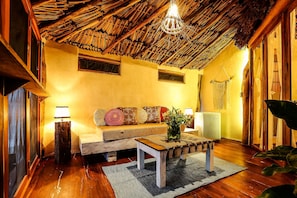 Luxury-Zimmer, 1 King-Bett, Gartenblick | Wohnbereich