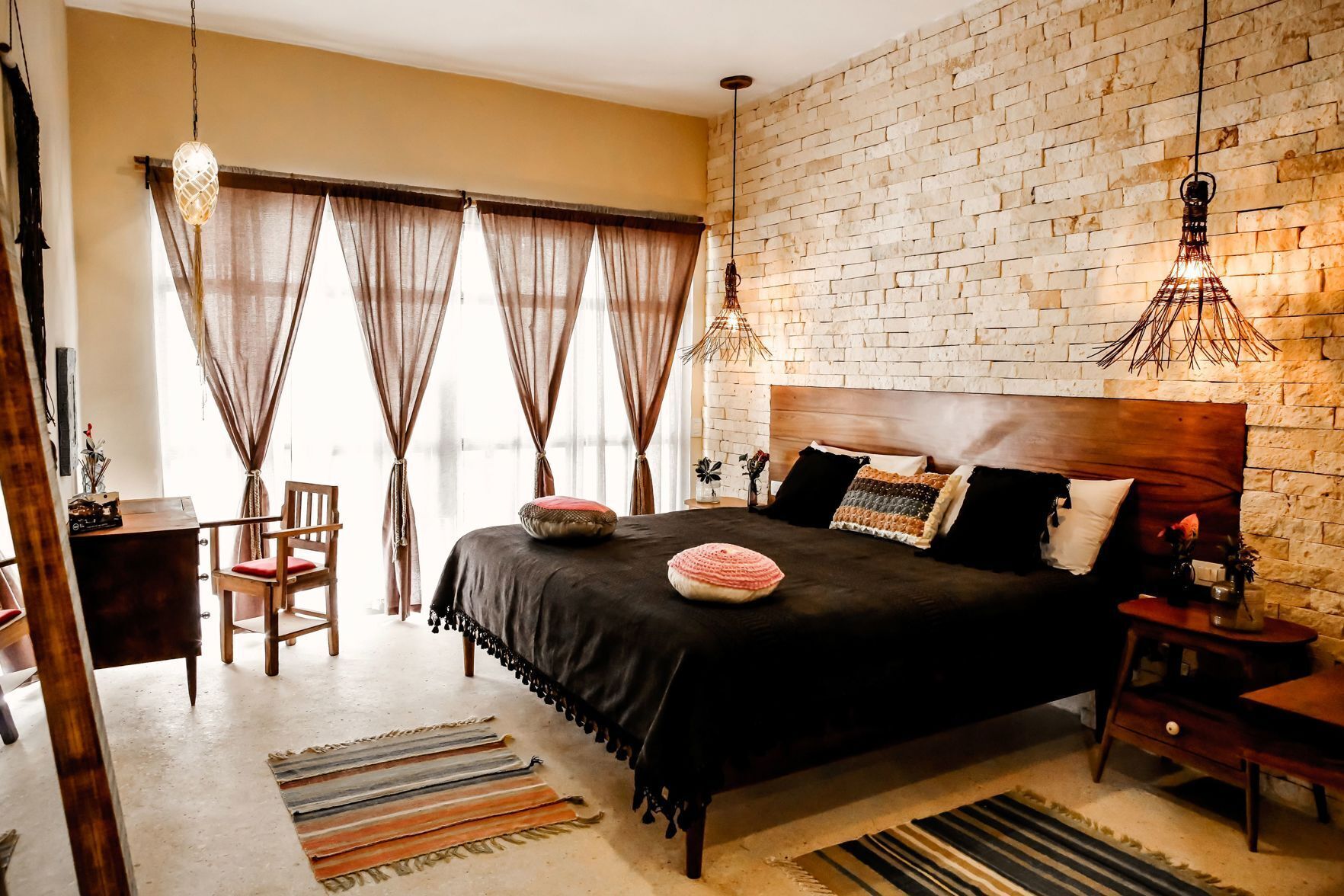 In-room safe, free WiFi, bed sheets
