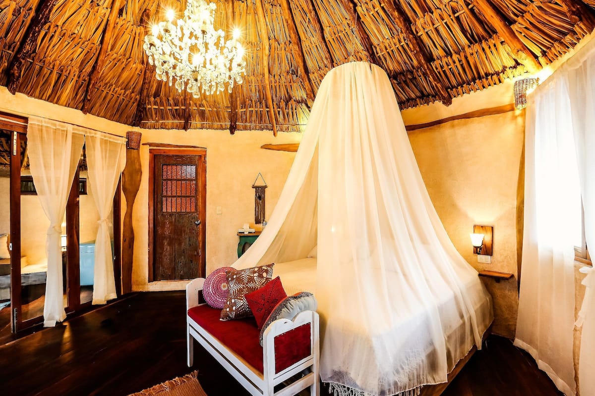 Zimmersafe, kostenloses WLAN, Bettwäsche