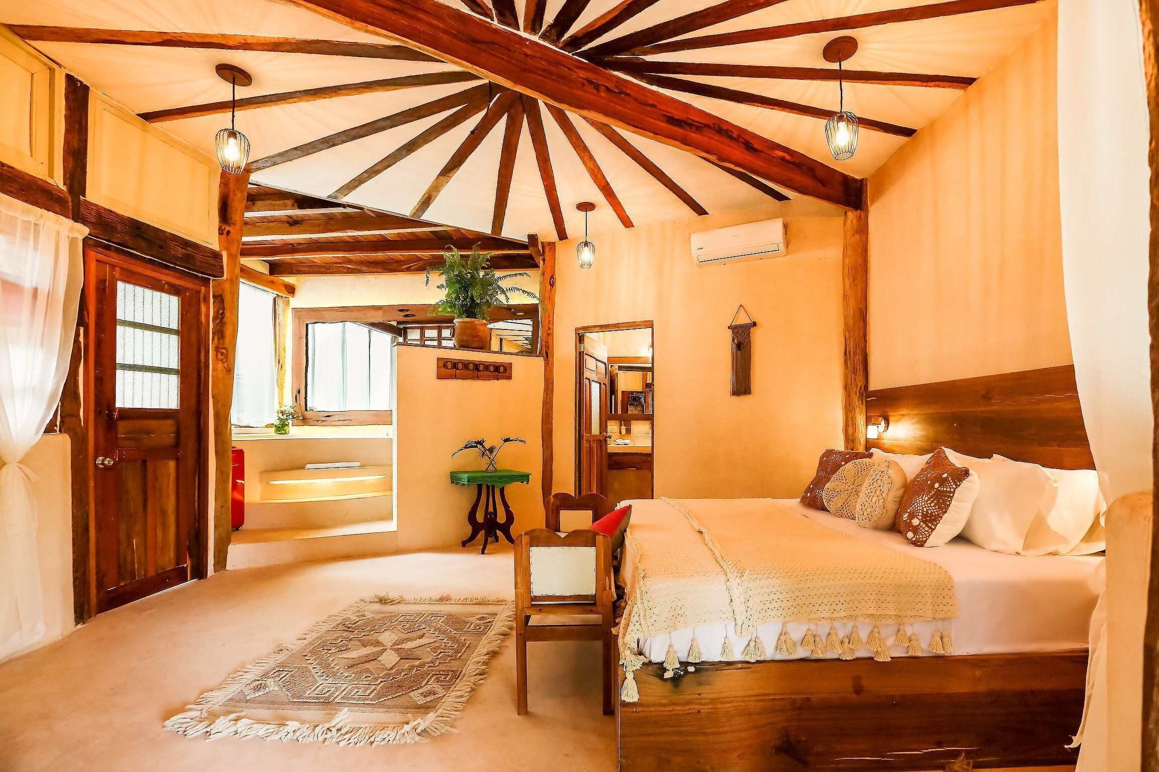 Cofres nos quartos, Wi-Fi de cortesia, roupa de cama