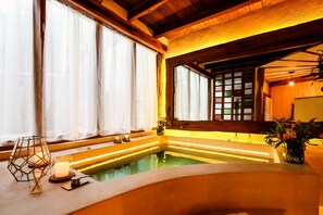 Phòng Cao cấp, 1 giường cỡ king, bồn tắm thủy lực, khu vực vườn | Quang cảnh từ phòng