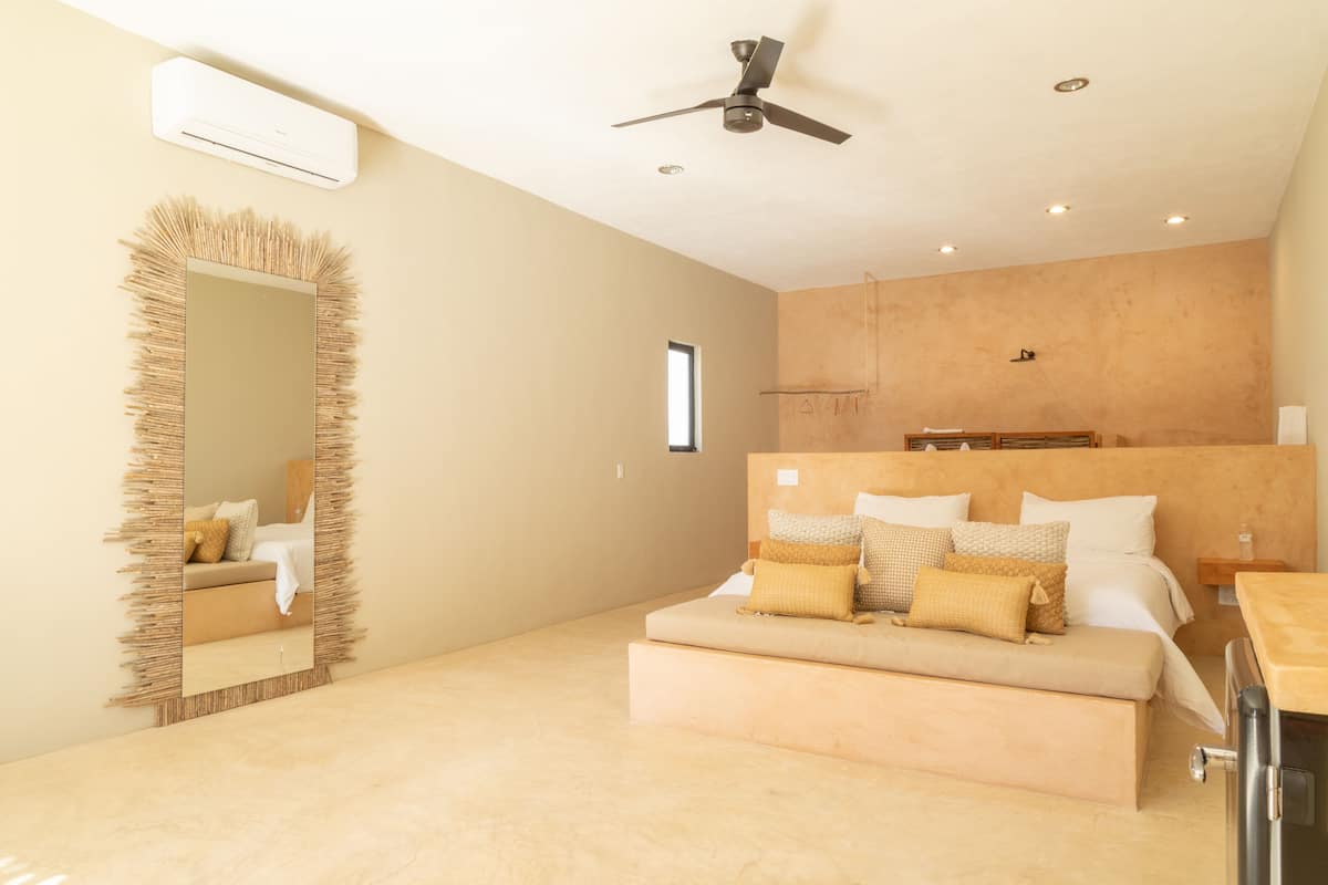 Deluxe Terrace partial Ocean View | 2 habitaciones, escritorio y ropa de cama