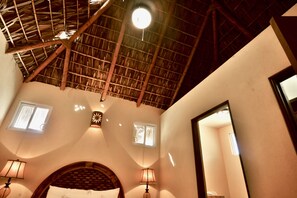 Two Bedroom parcial Ocean View | 2 dormitorios, escritorio, ropa de cama