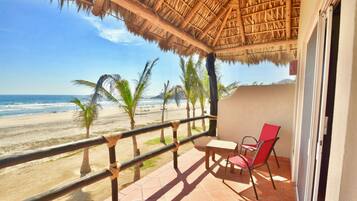 Two bedroom Ocean Front | Terraza o patio