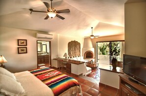 套房 (Suite San Francisco) | 客房内保险箱、遮光窗帘、隔音、熨斗/熨衣板