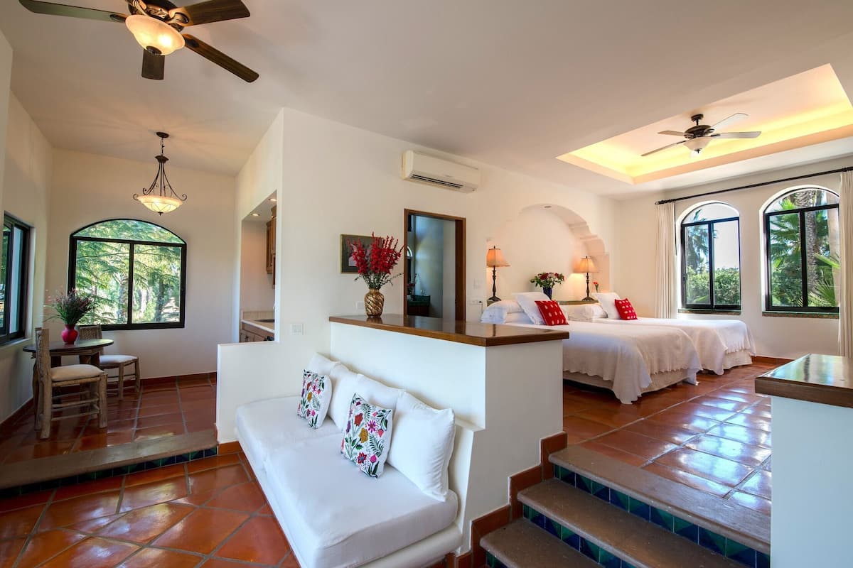 Suite Santa Barbara | 1 bedroom, in-room safe, blackout drapes, soundproofing