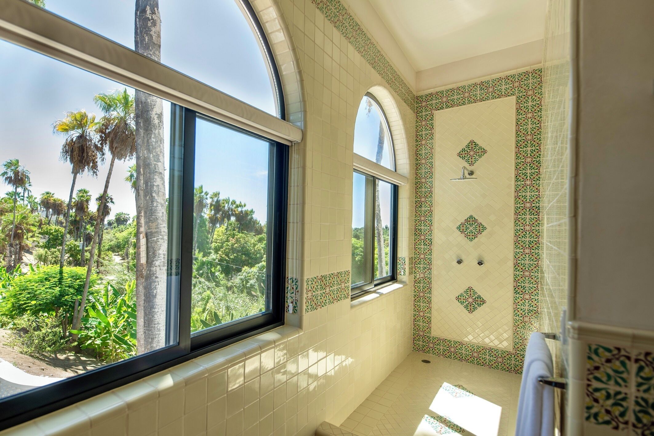 deluxe suite, garden view (suite santa fe) | bathroom | free toiletries, towels